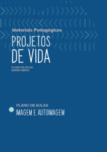 Imagem com fundo azul e texto sobre materiais pedagógicos, e projetos de vida: imagem e autoimagem