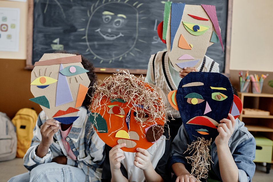 Arte-educadores apresentam projetos de linguagens artísticas desenvolvidos com estudantes