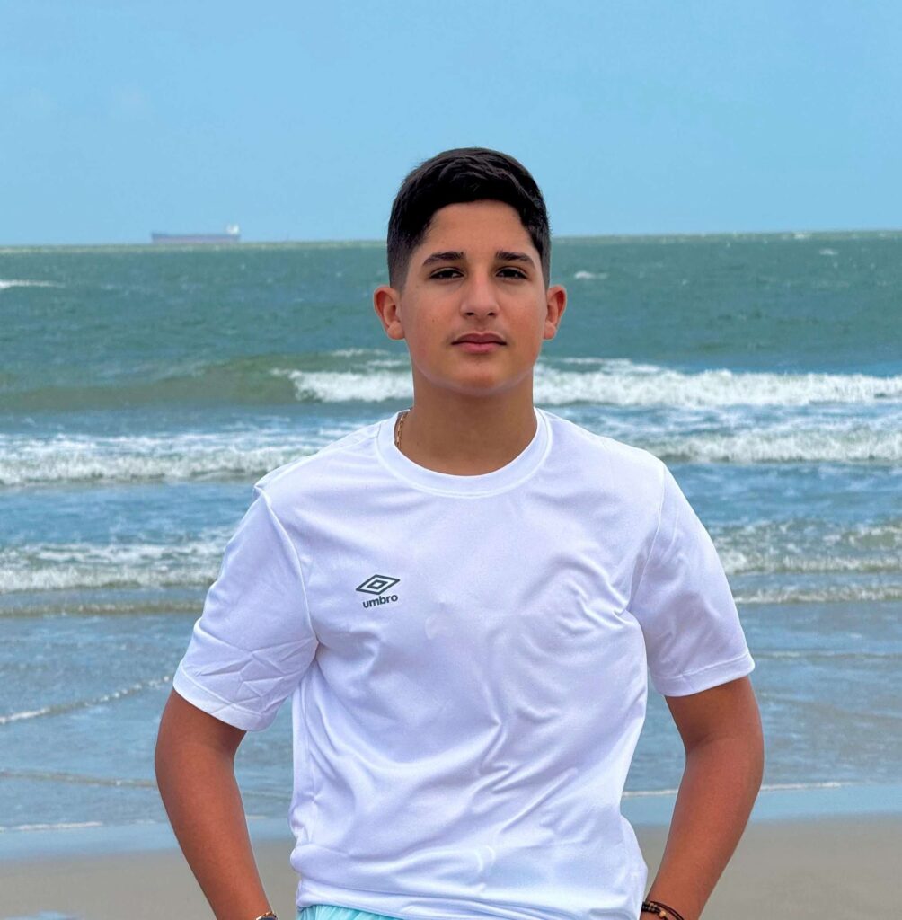 Celiano Júnior em foto beira-mar