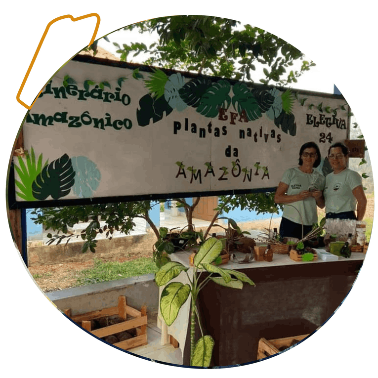 Rosana e Andréa na feira da escola.