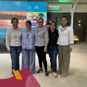 Da esquerda para a direita: Milene Maués, gerente de Parcerias do Fundo Hydro e Renata Alencar, liderança no iungo. Na sequência, representando a Diretoria de Sustentabilidade da Hydro no Brasil: Kátia Aguiar, coordenadora de Programas Socioambientais; Tatiana Mesquita, coordenadora de Diálogo e Engajamento e Marla Maia, analista de Sustentabilidade.